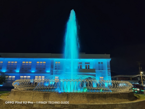 OPPO Find X2 Pro sample picture (fountain, low light).