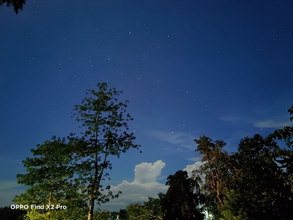OPPO Find X2 Pro sample picture (night sky, Night Mode).