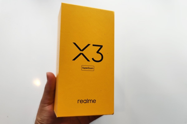 realme X3 SuperZoom box.