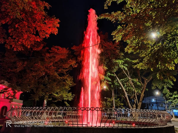 realme X3 SuperZoom sample picture (fountain, Night mode).