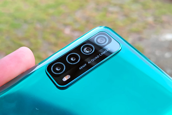 The rear cameras of the Huawei Y7a.