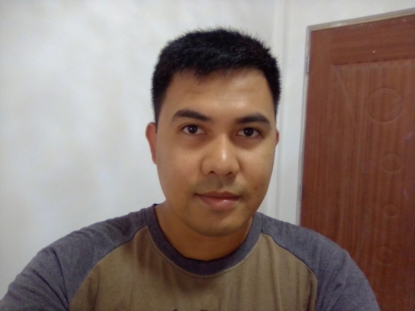 Teclast M40 sample selfie (front camera).