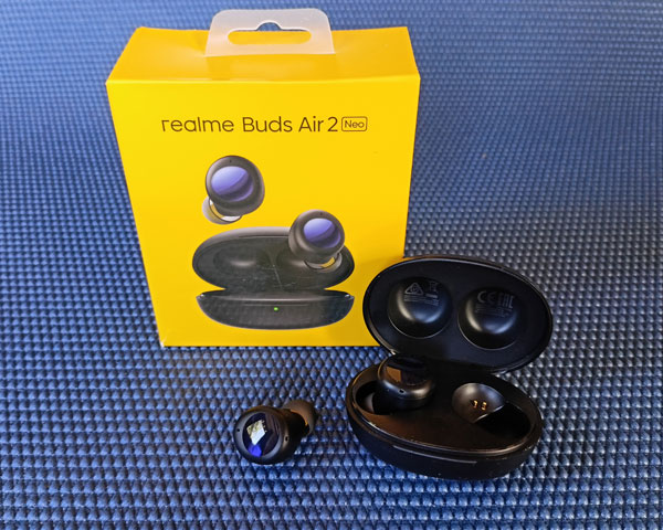 The realme Buds Air 2 Neo and its box.