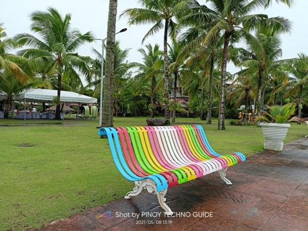 realme 8 sample picture (rainbow bench, default mode).