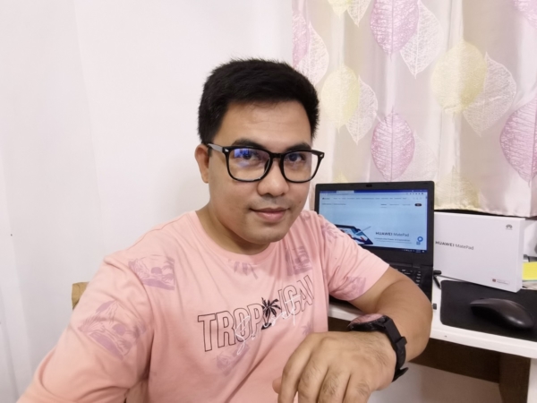 Huawei MatePad sample selfie.