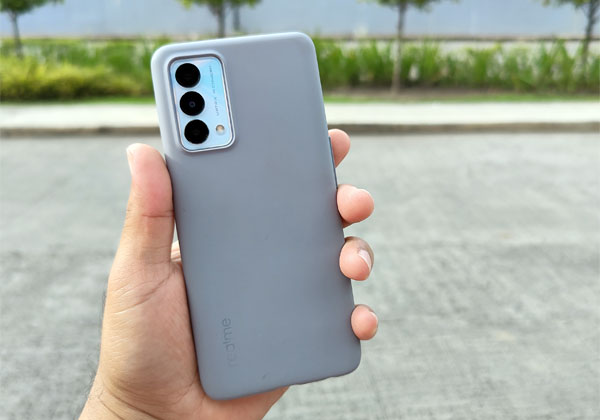 The realme GT Master Edition Daybreak Blue with its free phone case.