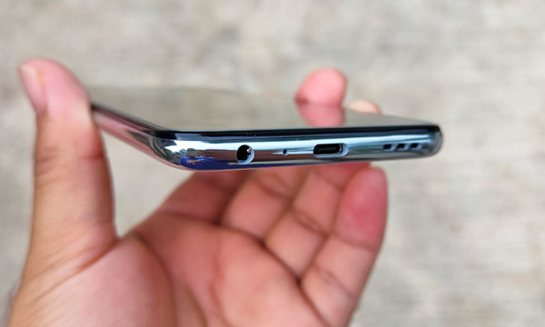Stainless steel-like frame of the realme GT Master Edition.