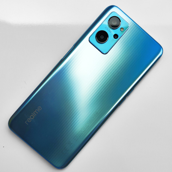 Thumbs up for the realme 9i!