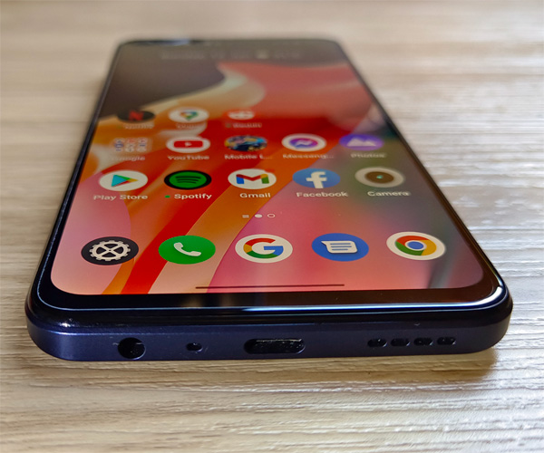 The realme 9's screen viewed at an angle.