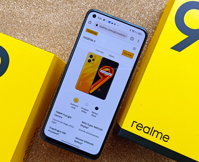 The realme 9 smartphone with its box.