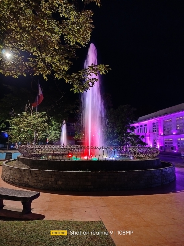 Water fountain at night - realme 9 sample picture