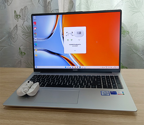 Huawei Freebuds Pro paired with the Huawei MateBook D16.