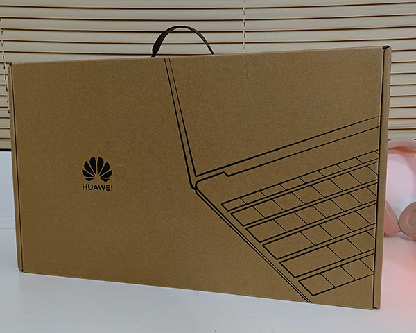 Huawei MateBook D16 box.