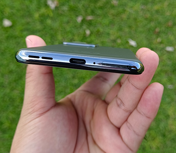 OnePlus Nord 2T bottom view