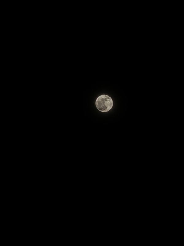 vivo X80 Pro (periscope telephoto camera, supermoon mode) | f/3.4 1/200sec ISO50