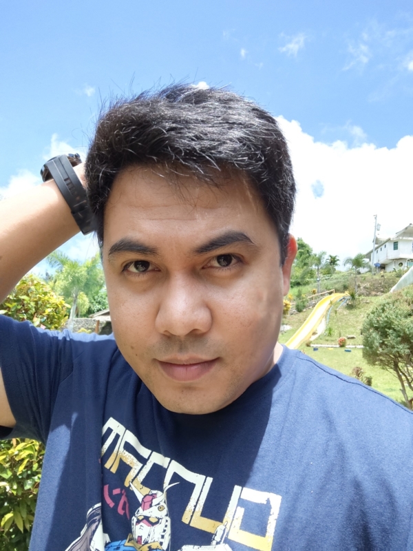 vivo X80 Pro (front camera) | f/2.45 1/500sec ISO50