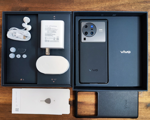 vivo-X80-unboxing-contents-accessories