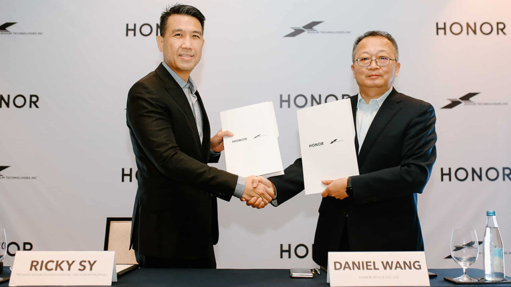Honor and Iridium contract signing.