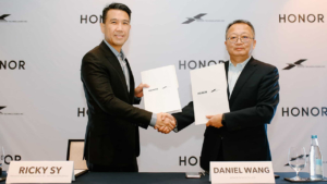 Honor and Iridium contract signing.