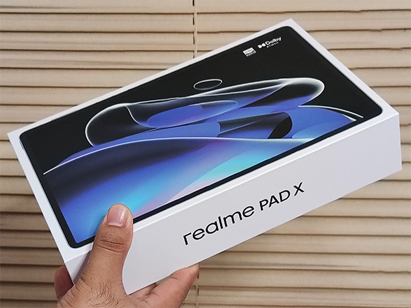 The realme Pad X box.