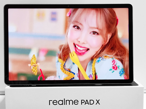 Watching Kpop video on the realme Pad X.