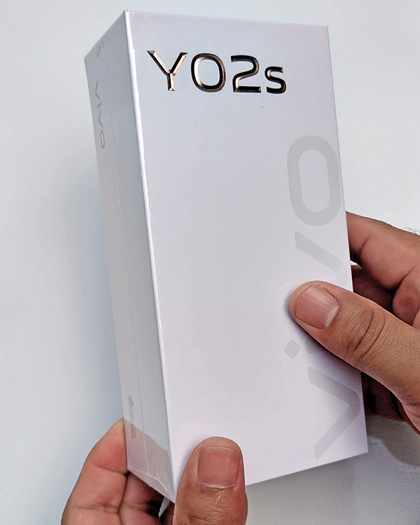 vivo Y02s box.