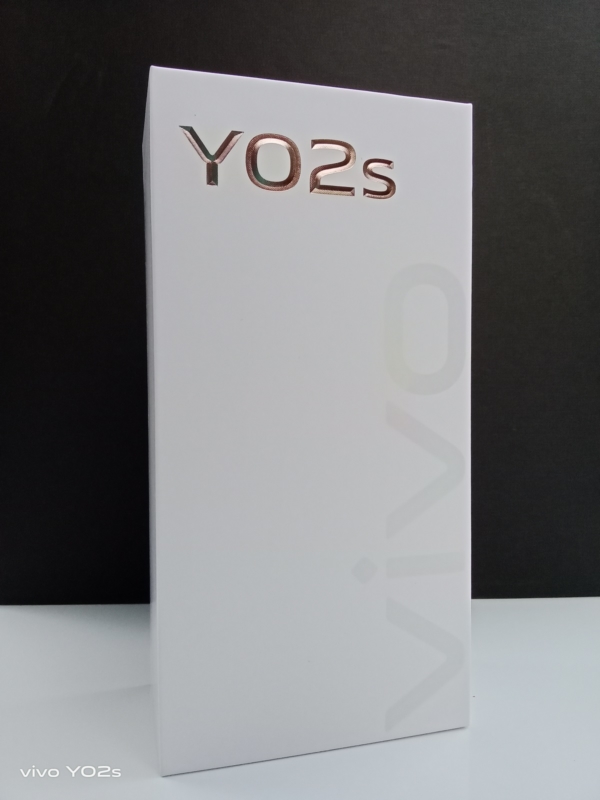 vivo Y02s sample picture of its own box.