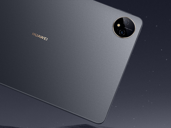 The golden camera ring of the Huawei MatePad Pro 11.