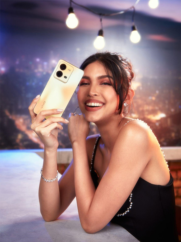 The vivo V25 Series with actress Maine Mendoza.