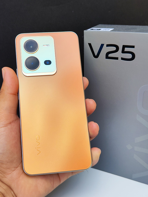 Hands on with the vivo V25 smartphone!