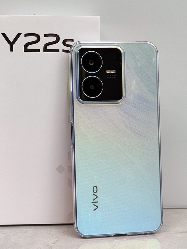 The vivo Y22s inside the free phone case.