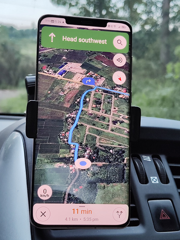 Navigating using Google Maps on the Huawei Mate 50 Pro.