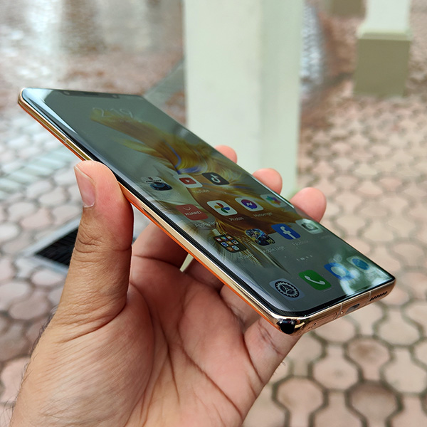 Side view of the Huawei Mate 50 Pro.