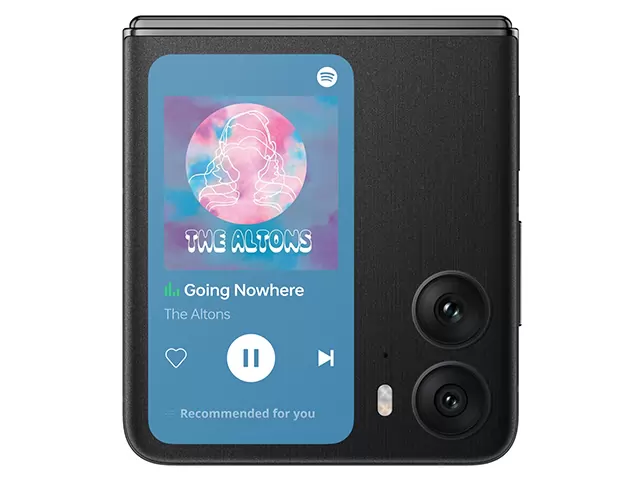 Spotify widget on the OPPO Find N2 Flip's cover screen.