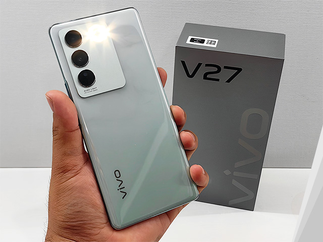 The vivo V27 5G with the Aura Light system and its box.