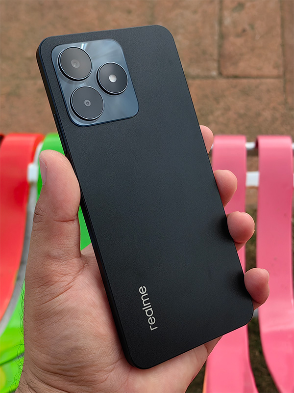 Thumbs up for the realme C53!