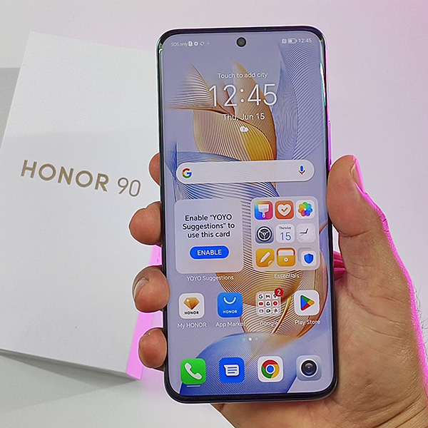 The eye-friendly display of the HONOR 90 5G.