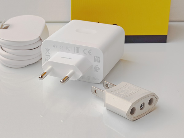 The 100W SUPERVOOC fast charger and an adaptor.