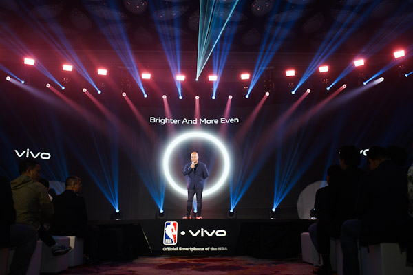 Abe Olandres at the vivo V29 launch event.