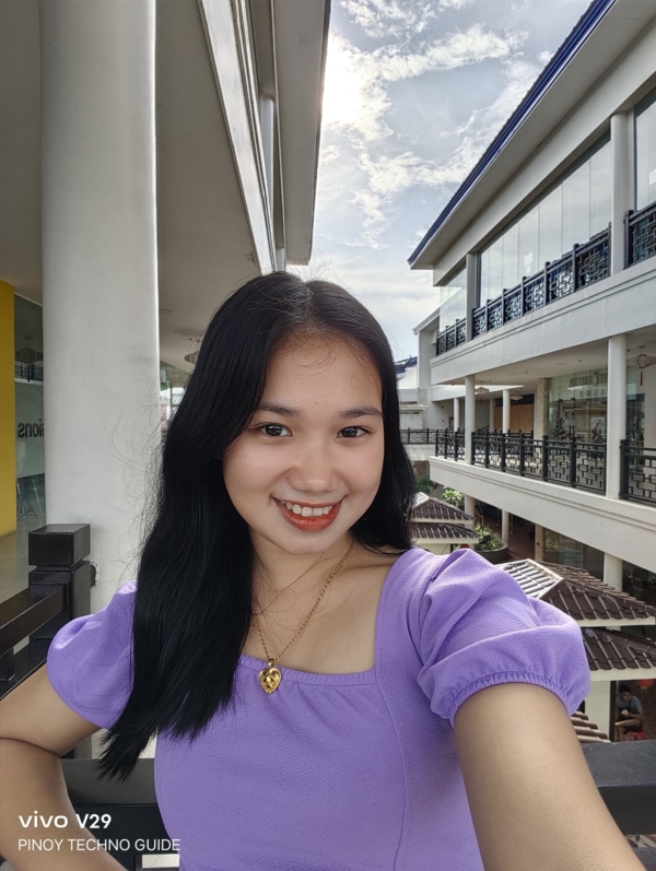 vivo V29 5G sample selfie (Photo mode, ultra-wide or .8x).