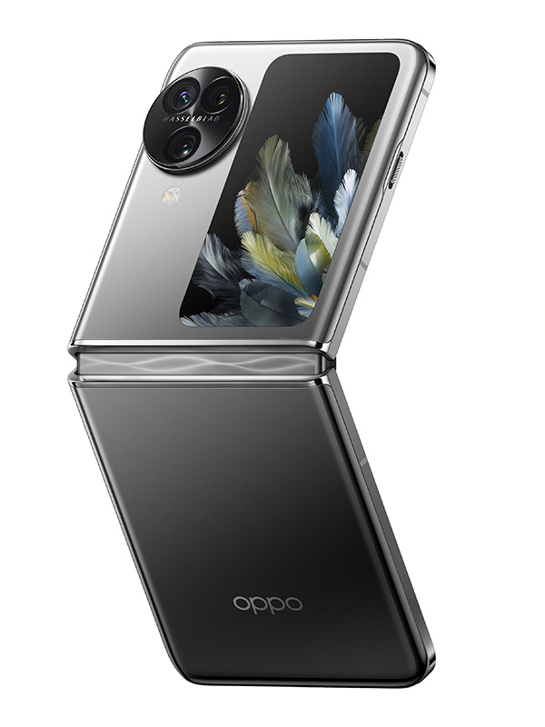 The OPPO Find N3 Flip in black.