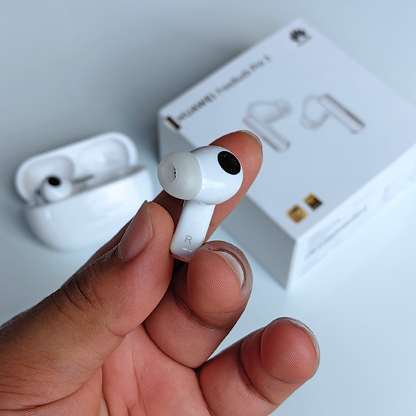 The HUAWEI FreeBuds Pro 3 earbud.