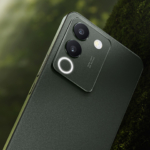 The vivo V29e 5G in Forest Black color.