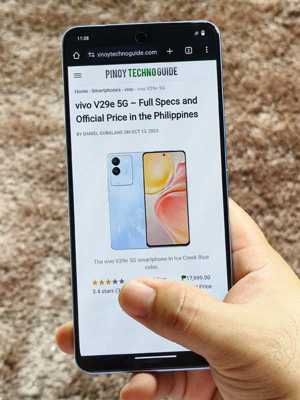 Browsing websites with the vivo V29e 5G.