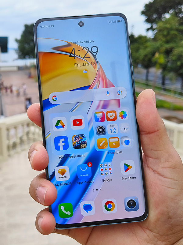 Hands-on with the HONOR X90 5G.