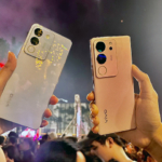 Using the vivo V29 Series to capture New Year's fireworks display.