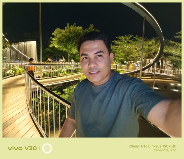 vivo V30 5G sample selfie