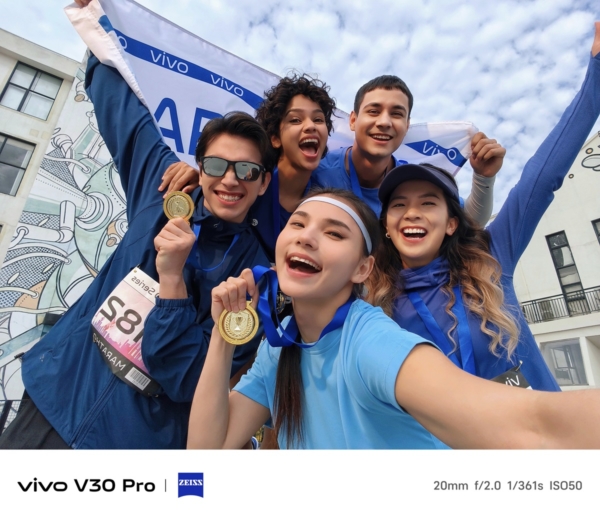 vivo V30 Pro 5G sample picture (selfie camera, ultra-wide)