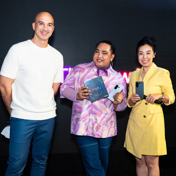 Event host KC Montero, content creator Roayette Aytona, and vivo Brand Marketing Director Liu Lu