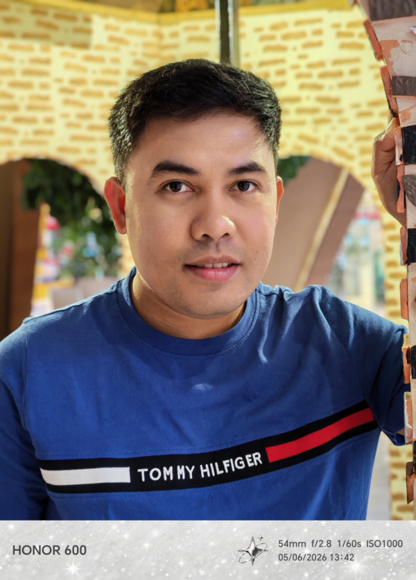 HONOR-600-sample-picture-portrait-indoor